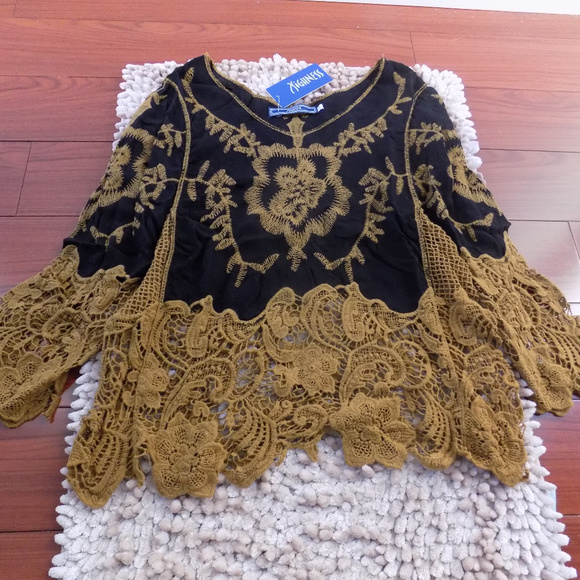 Highness Tops - Embroidered Blouse